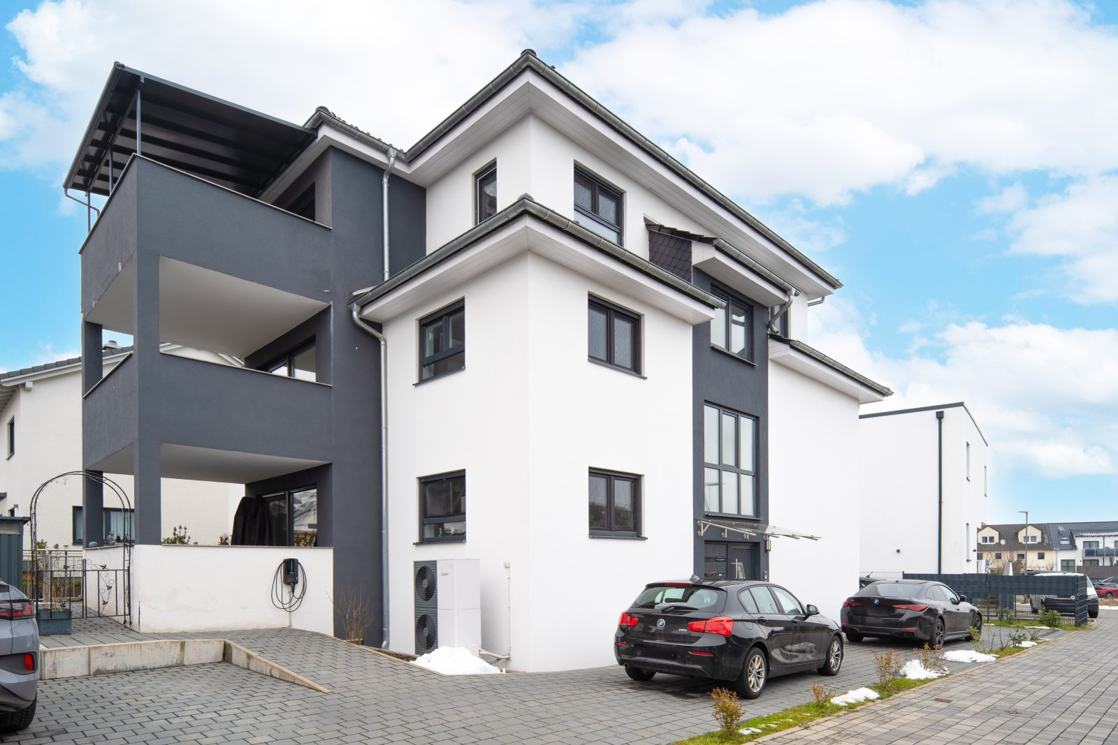 Exklusive 4-Zimmer-Wohnung/3 -Familienhaus Exklusive 4-Zimmer-Wohnung/3 -Familienhaus